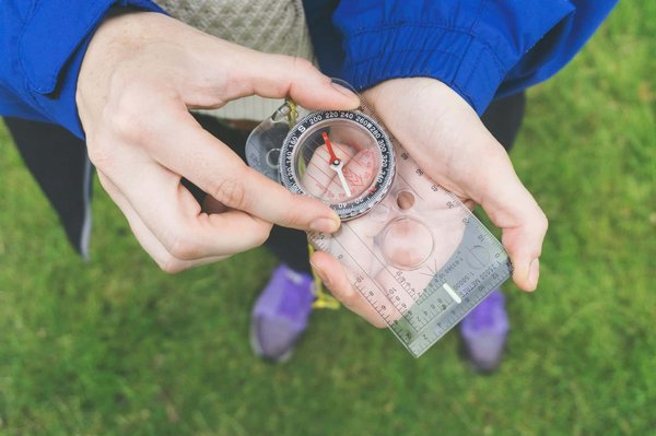 Comment organiser un camping pour explorer les volcans actifs en Indonésie?